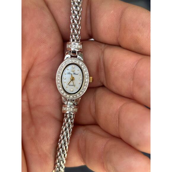 Lucien Piccard 27090WH Mother Of Pearl Dial Ladies Watch! New Battery! - Picture 2 of 10